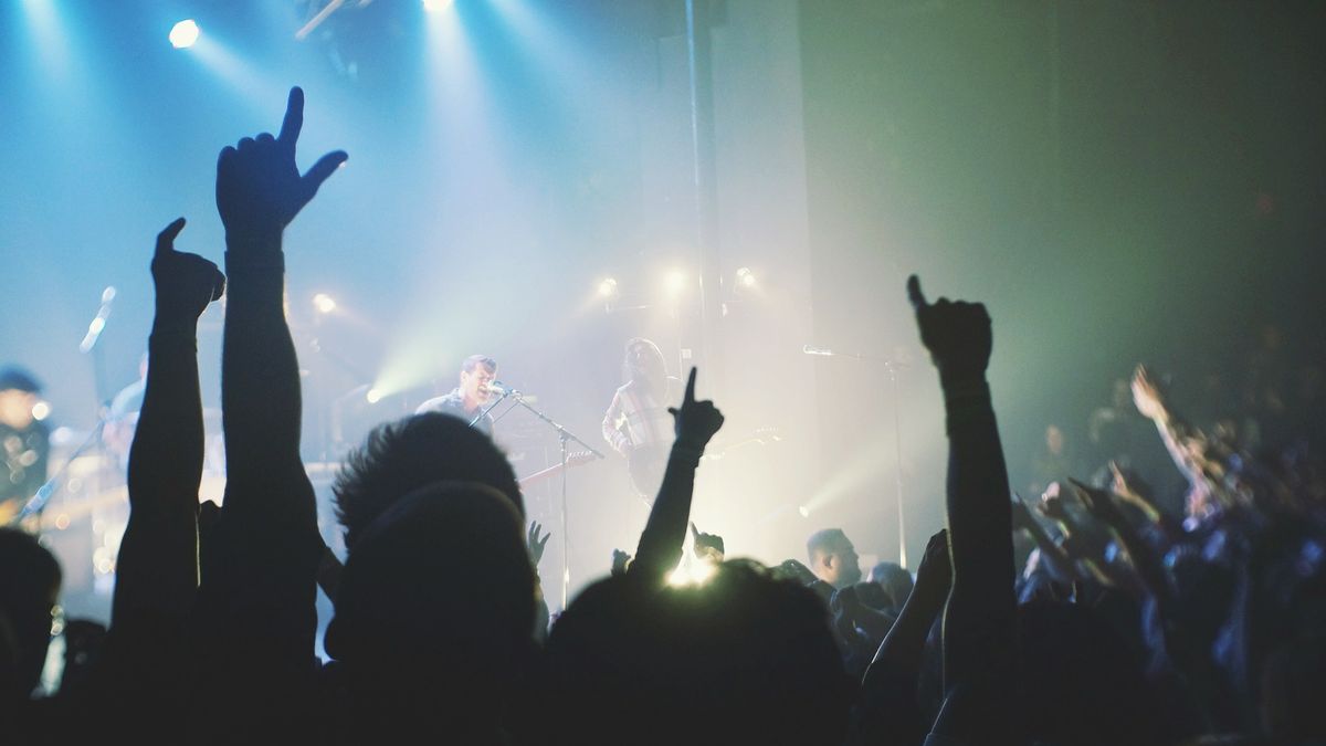 Muzikanti bez živých koncertů nevydělávají. Vypuklo streamovací šílenství